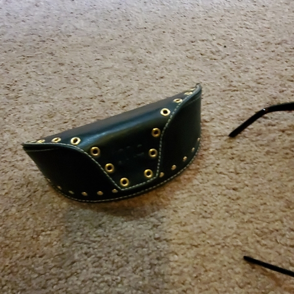 Sun glasses - Picture 3 of 4